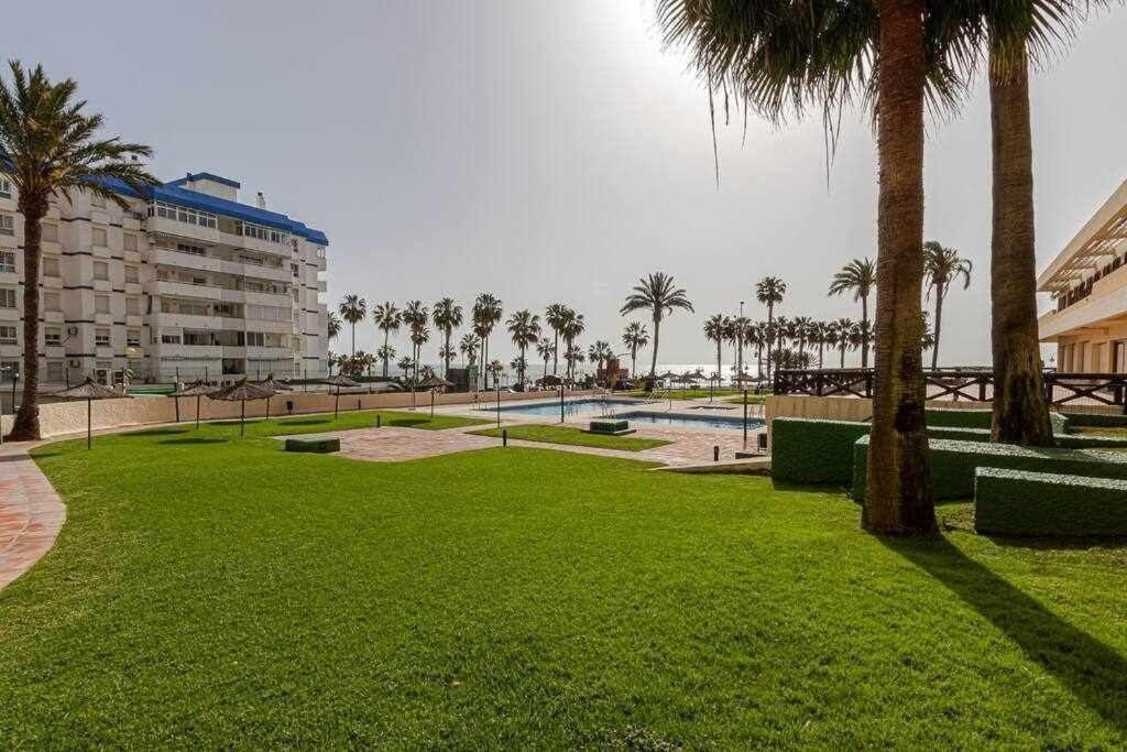 797 Holiday Rentals- Apartamento En Aloha Playa Frente Al Mar Benalmádena Exteriör bild